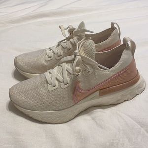 Nike React Infinity Run Flyknit Tennis Shoes